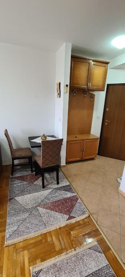 Apartman Velimir Stari Aerodrom Podgorica Buitenkant foto